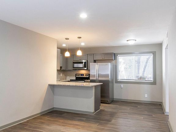 3rd image of 1984 Wellbourne Dr NE APT 8