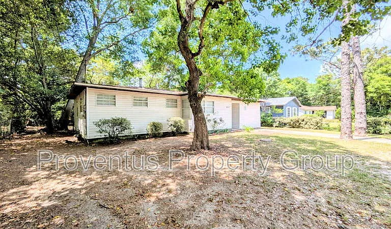 4527 Versailles Dr — Photo 3