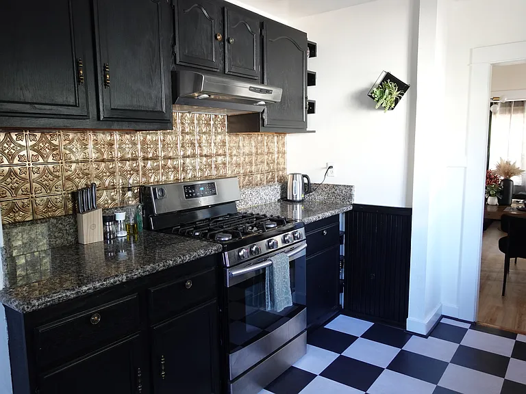 1780 N Marengo Ave — Photo 23