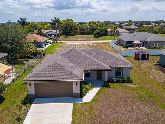 3rd image of 1423 NE Juanita Place Cpe
