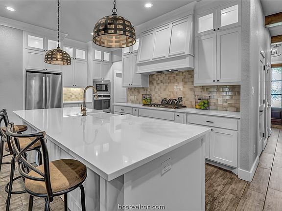 5th image of 3214 Rose Hill Ln