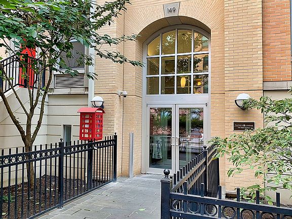 3rd image of 149 Essex St APT 4R
