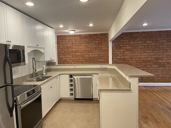 5th image of 1800 Jefferson Park Ave APT 59