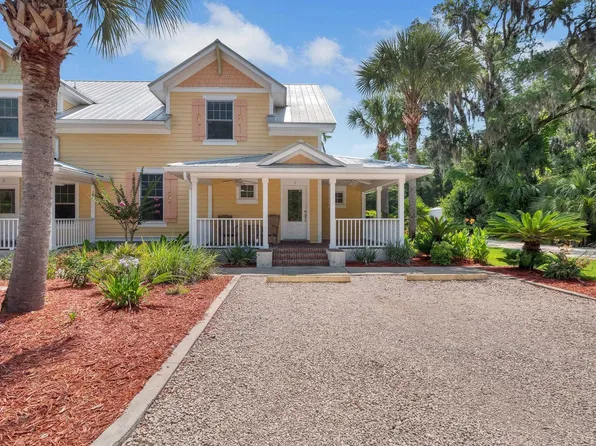 206 10th St SE #1, Steinhatchee, FL 32359