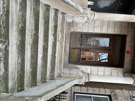 2nd image of 2853 W Shakespeare Ave #3