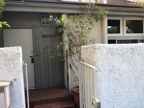 4th image of 11762 Moorpark St Unit D