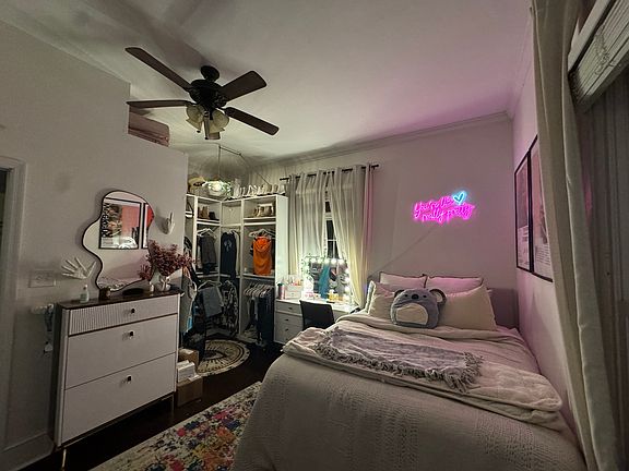3rd image of 1016 Victorian Way