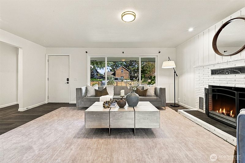 4th image of 325 SE Andrews Street