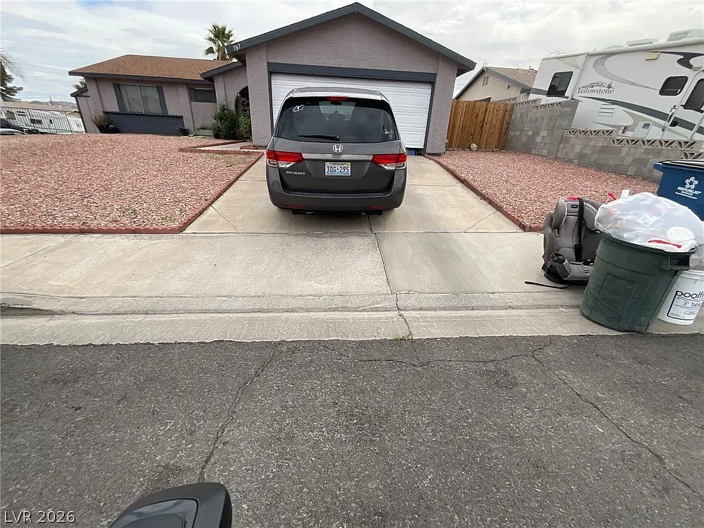 Building Photo - 707 Honeybee Ct