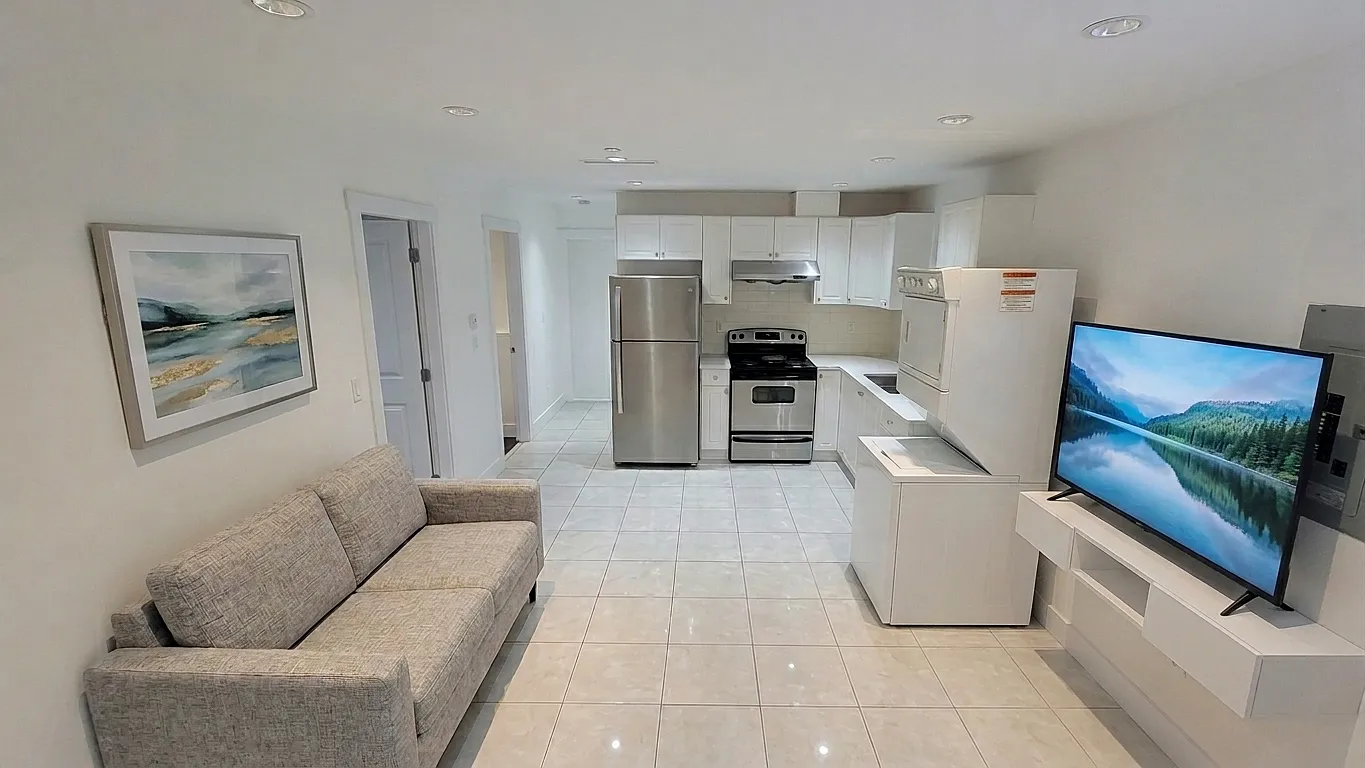 2 bed, $1,900 — Photo 2