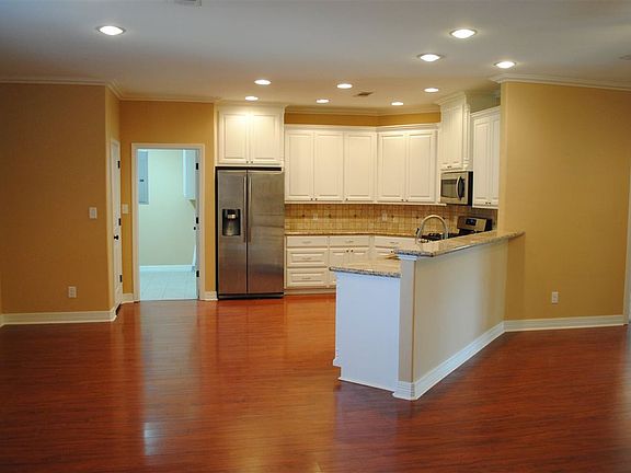 3rd image of 5320 Richmond Dr