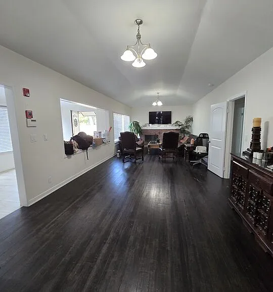 14151 Chandler Blvd — Photo 13