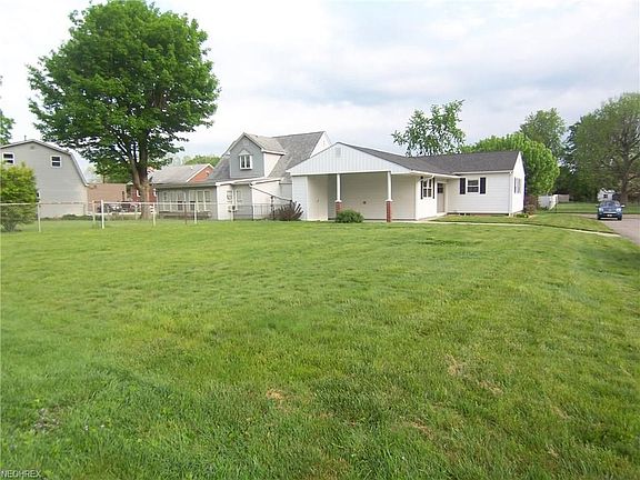Extra large level lot