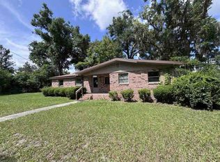 608 Savannah St NW, Branford, FL 32008