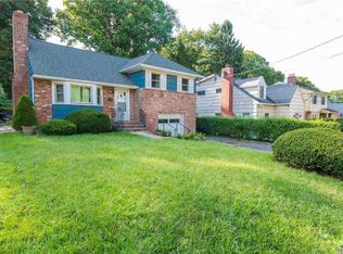 108 Singworth St, Oyster Bay, NY 11771