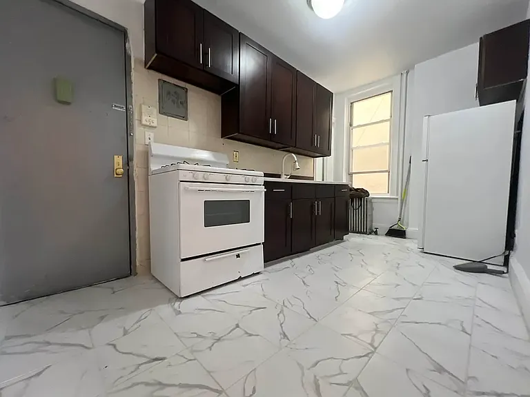 1556 Atlantic Ave #2R — Photo 6