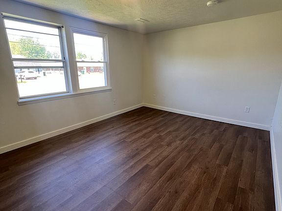 5th image of 2660 McFarland Ave