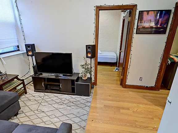 3rd image of 200 Hemenway St #32