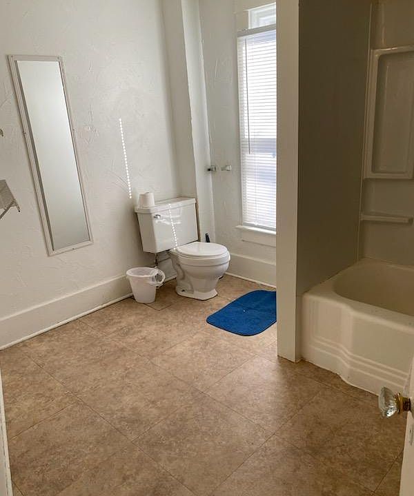 2nd image of 2632 Myrtle St