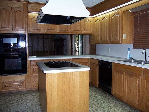 2nd image of 311 E Shaw Guy St