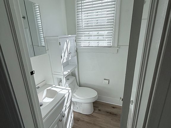 3rd image of 830 Lasalle St #914