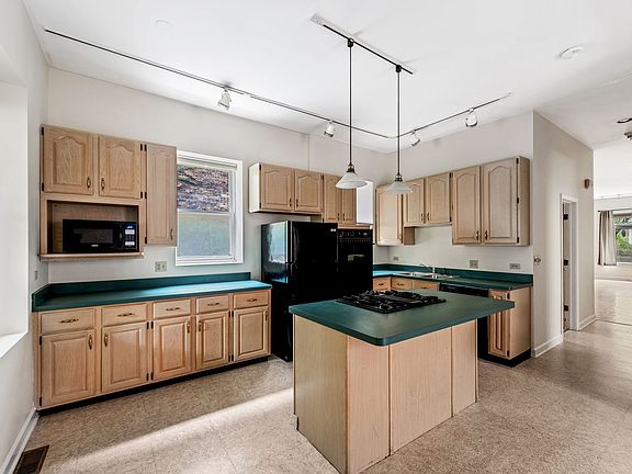5th image of 3419 N Greenview Ave #1