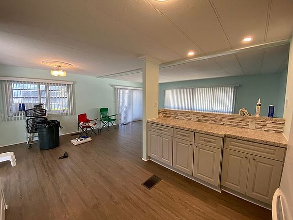 3rd image of 128 Camellia St