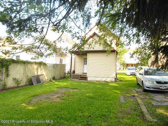 3rd image of 1219 Frieda St