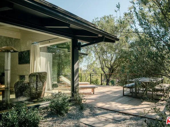 737 Halliday Ave, Los Angeles, CA 90049