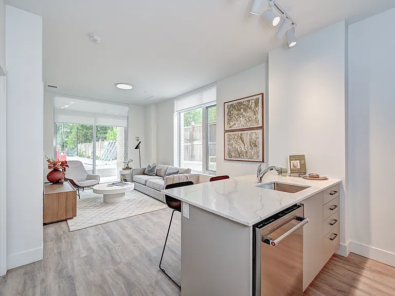 415 Duke St W — Photo 7