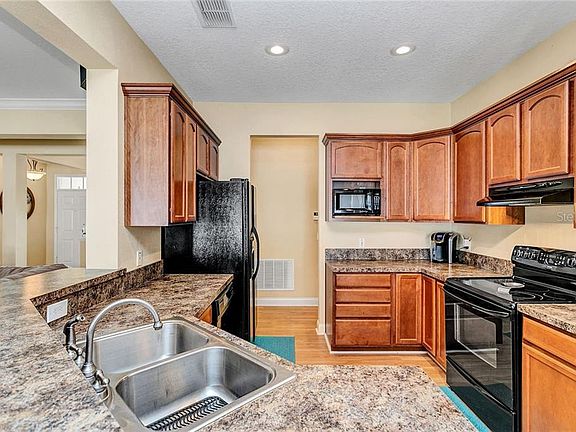 5th image of 1801 Farris Dr