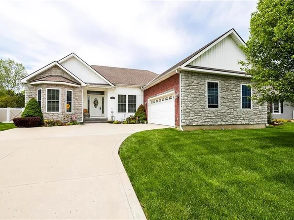 1906 160th Ter, Basehor, KS 66007