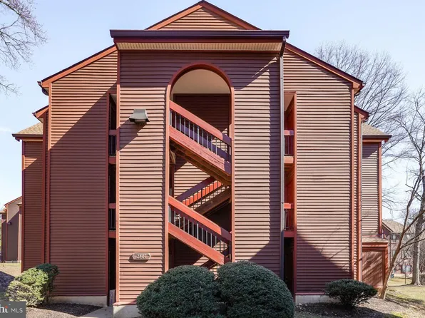 2807 Lee Oaks Ct APT 102, Falls Church, VA 22046