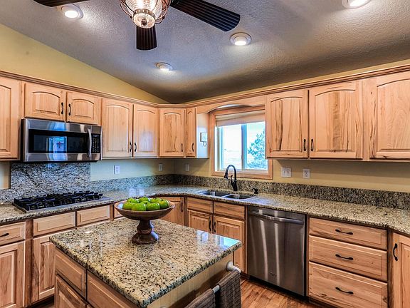 3rd image of 6992 Bow Meadows Dr