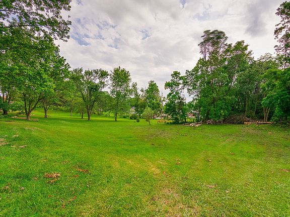 4th image of 4004 Greenbrier Dr