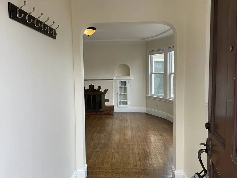 263 Justin Dr — Photo 2