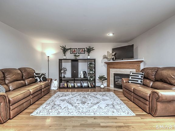 5th image of 157 Burritt Street #9