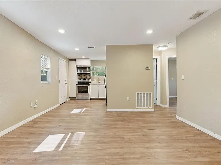 5000 Huppel Ave — Photo 8
