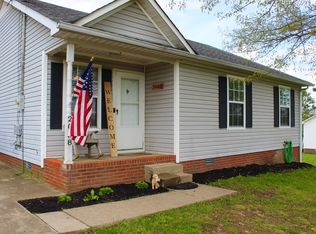 2068 Carneal Ln, Oak Grove, KY 42262