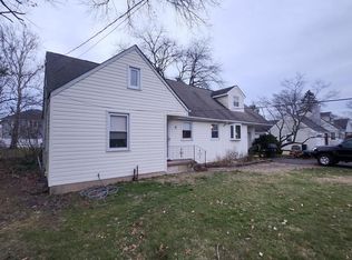 4 Williams Rd, Kendall Park, NJ 08824