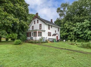 16 Fairmount Rd, Long Valley, NJ 07853