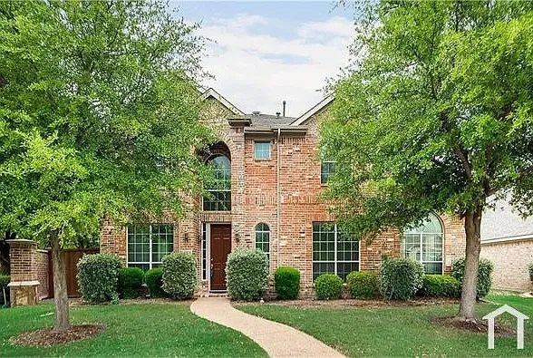 5 bed, 3684 sqft, $3,200 — Photo 2