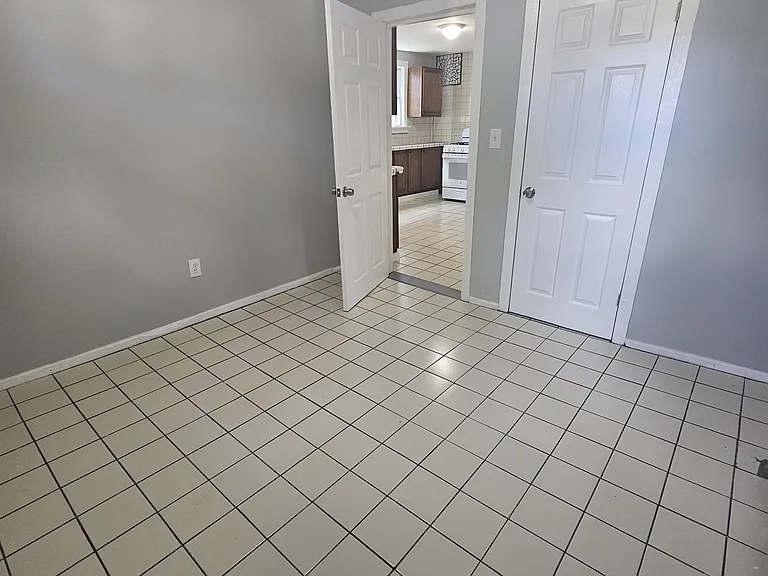 106 Rockwell Ave #1 — Photo 2