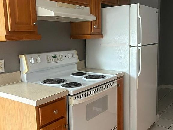 2nd image of 23385 Farnam St #7