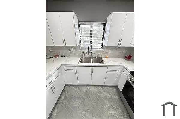 Building Photo - 2057 Washington Ave #2