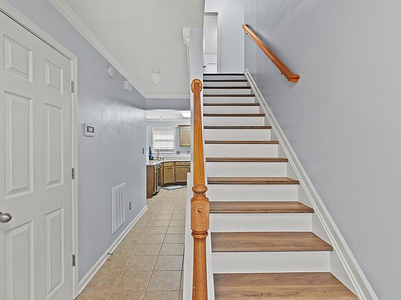 3rd image of 105 Merrimac Ct