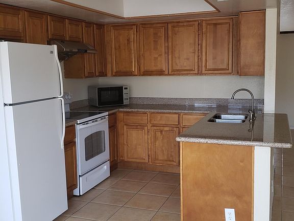 3rd image of 918 W Lodge Dr