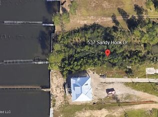 537 Sandy Hook Dr, Pass Christian, MS 39571