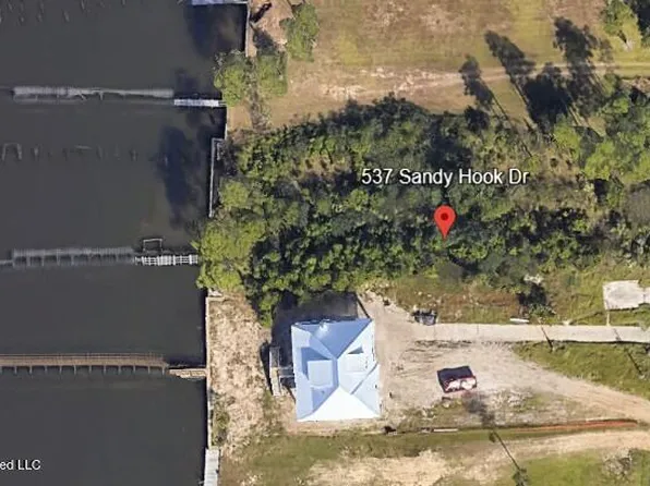 537 Sandy Hook Dr, Pass Christian, MS 39571