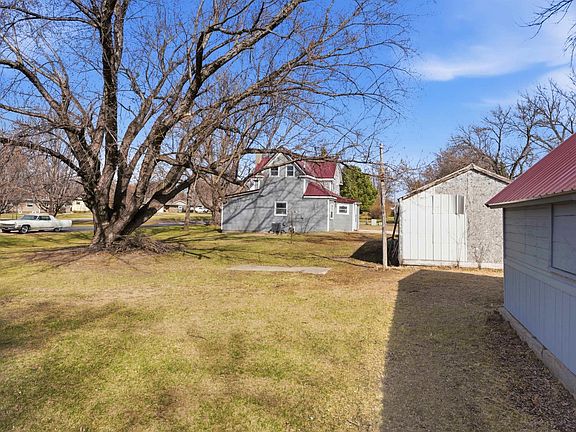 5th image of 104 N Veterans St